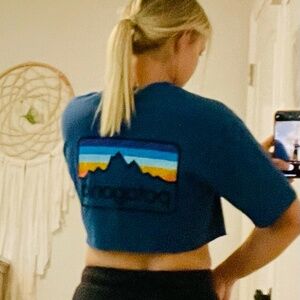 Cropped Patagonia T-shirt